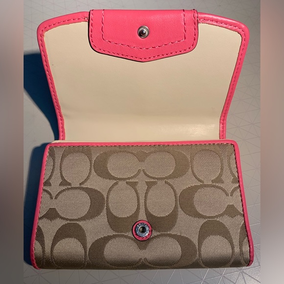 Coach Monogram Medium Wallet - Picture 2 of 7